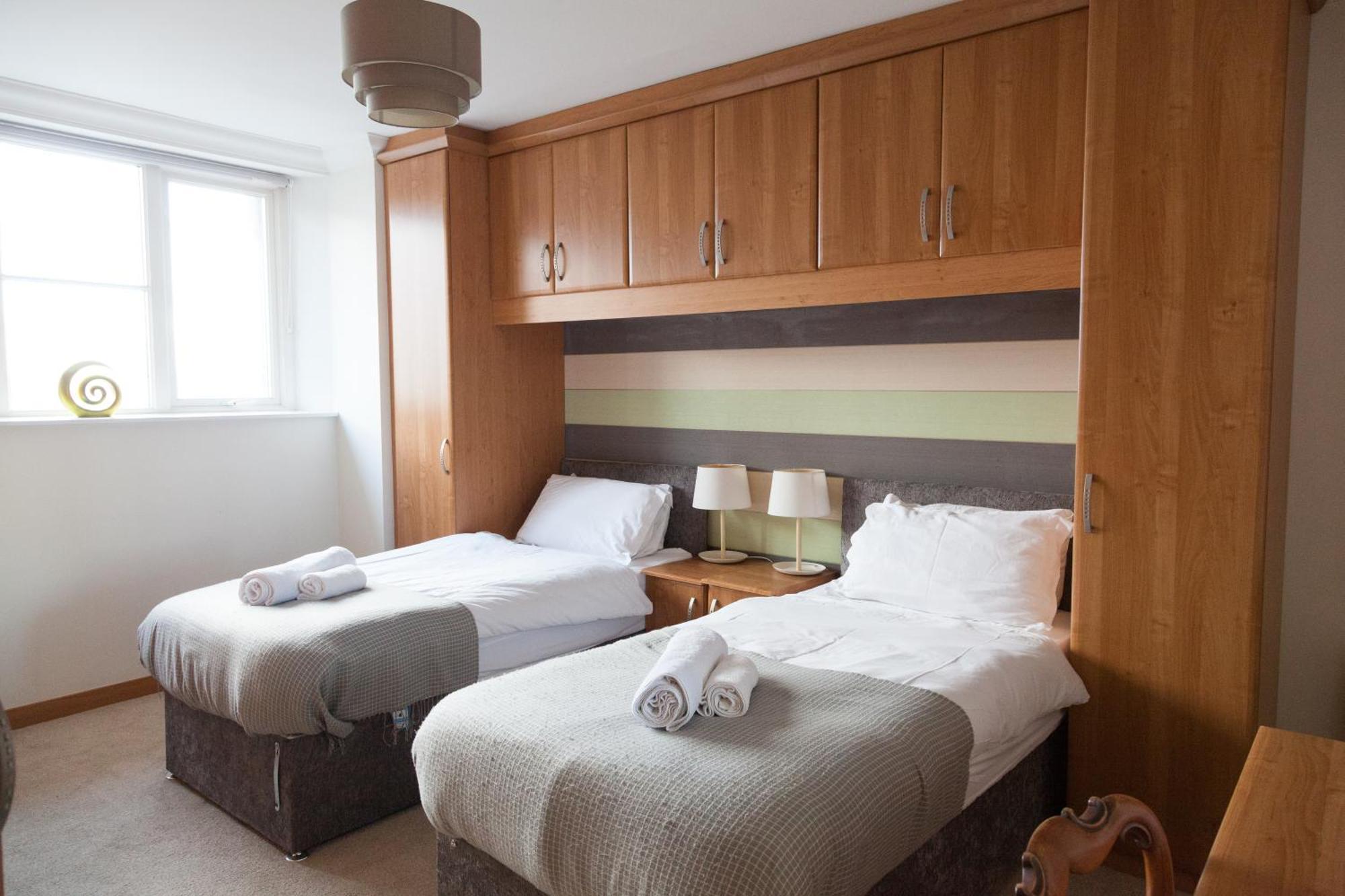 Weekly & Monthly Stays In Penthouse For Contractors Or Leisure Single Or Superking Beds Available Birkenhead Exterior photo