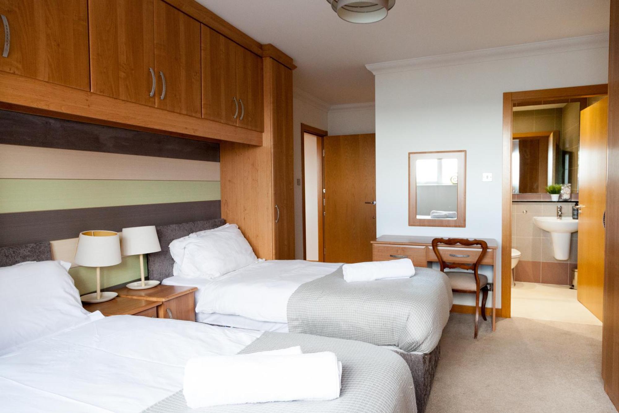 Weekly & Monthly Stays In Penthouse For Contractors Or Leisure Single Or Superking Beds Available Birkenhead Exterior photo