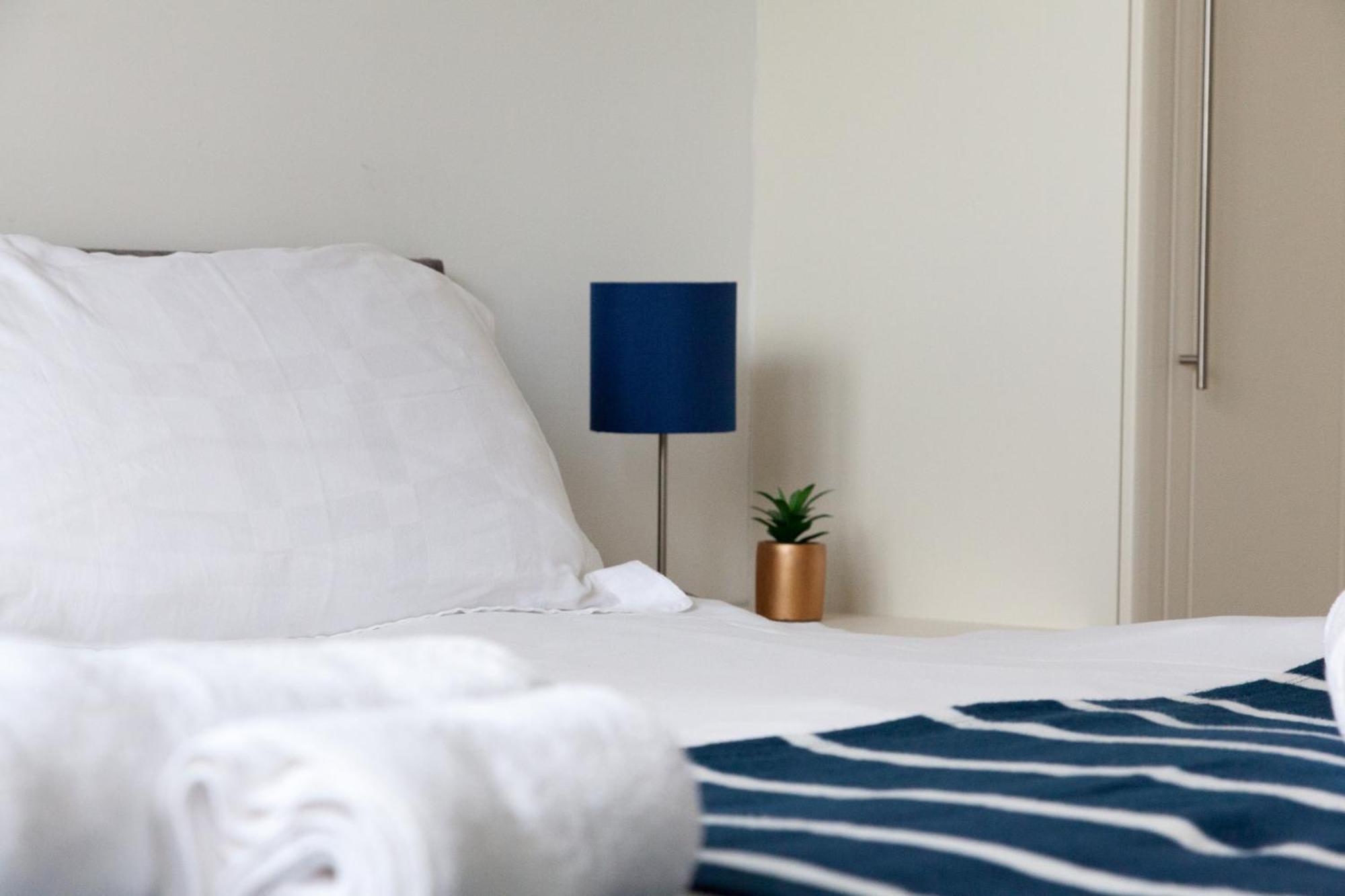 Weekly & Monthly Stays In Penthouse For Contractors Or Leisure Single Or Superking Beds Available Birkenhead Exterior photo