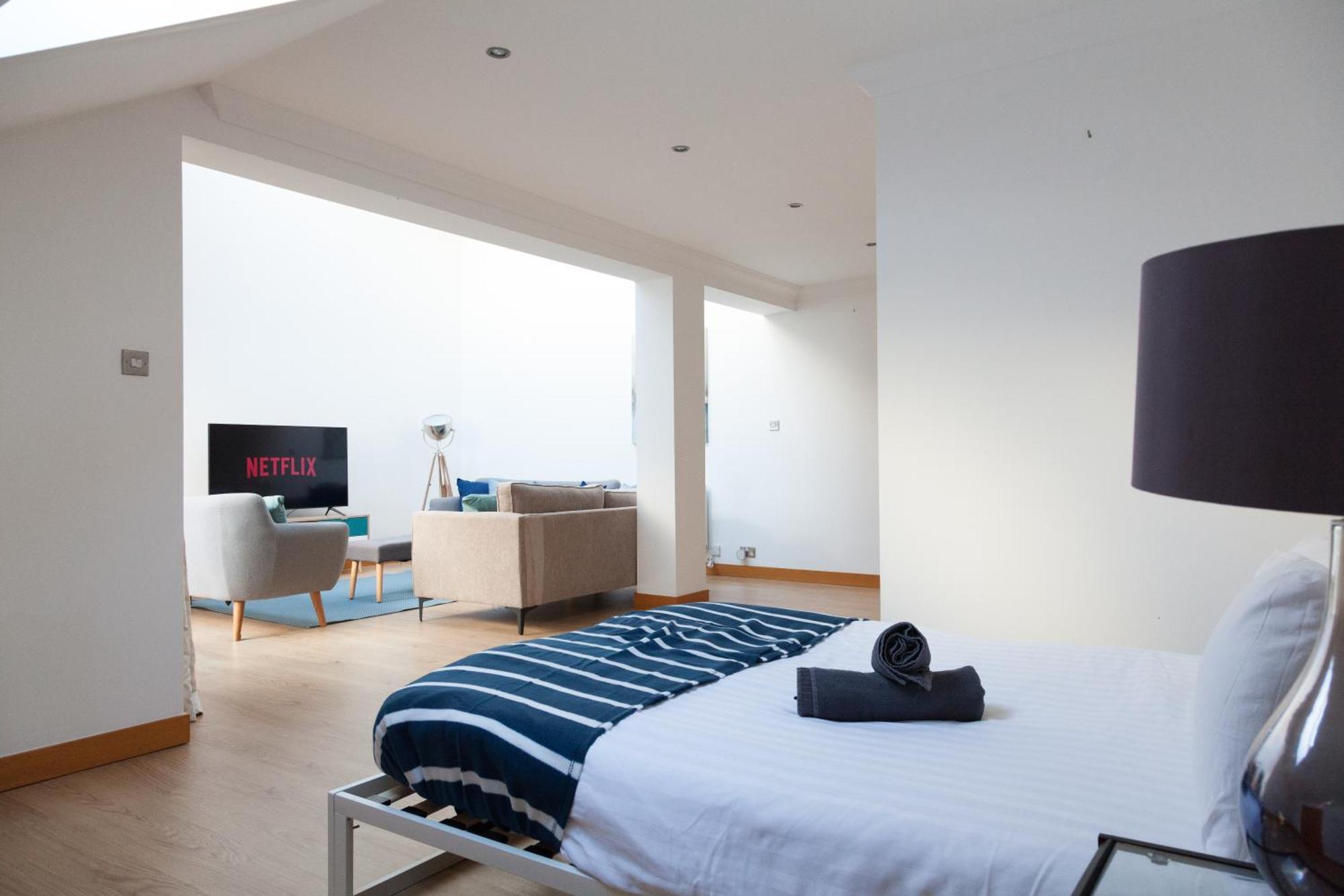 Weekly & Monthly Stays In Penthouse For Contractors Or Leisure Single Or Superking Beds Available Birkenhead Exterior photo